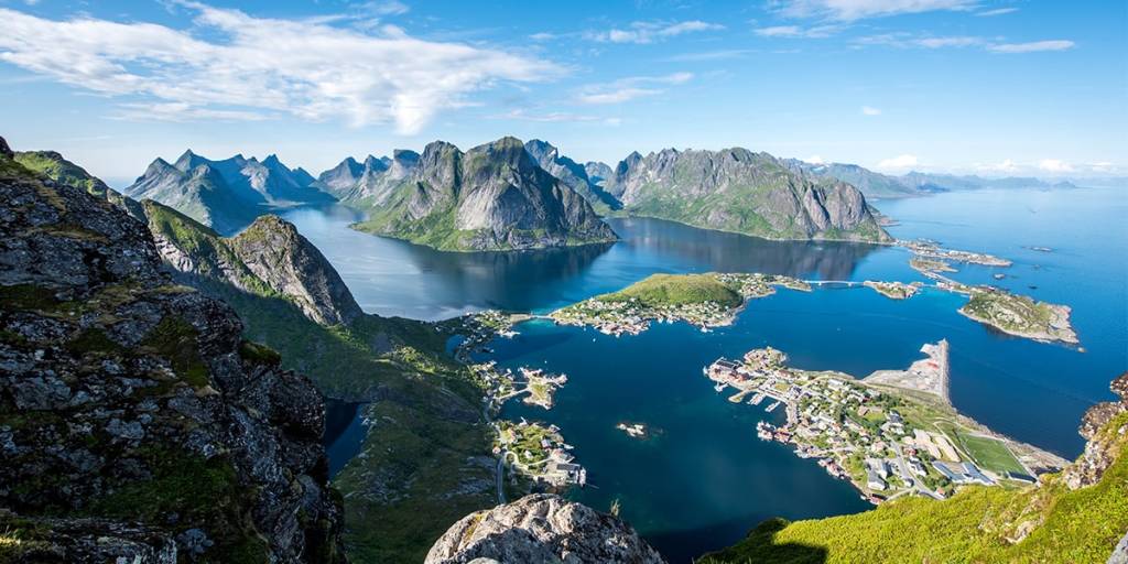 Utsikt over Reinebringen i Lofoten - Photocredit Innovation Norway