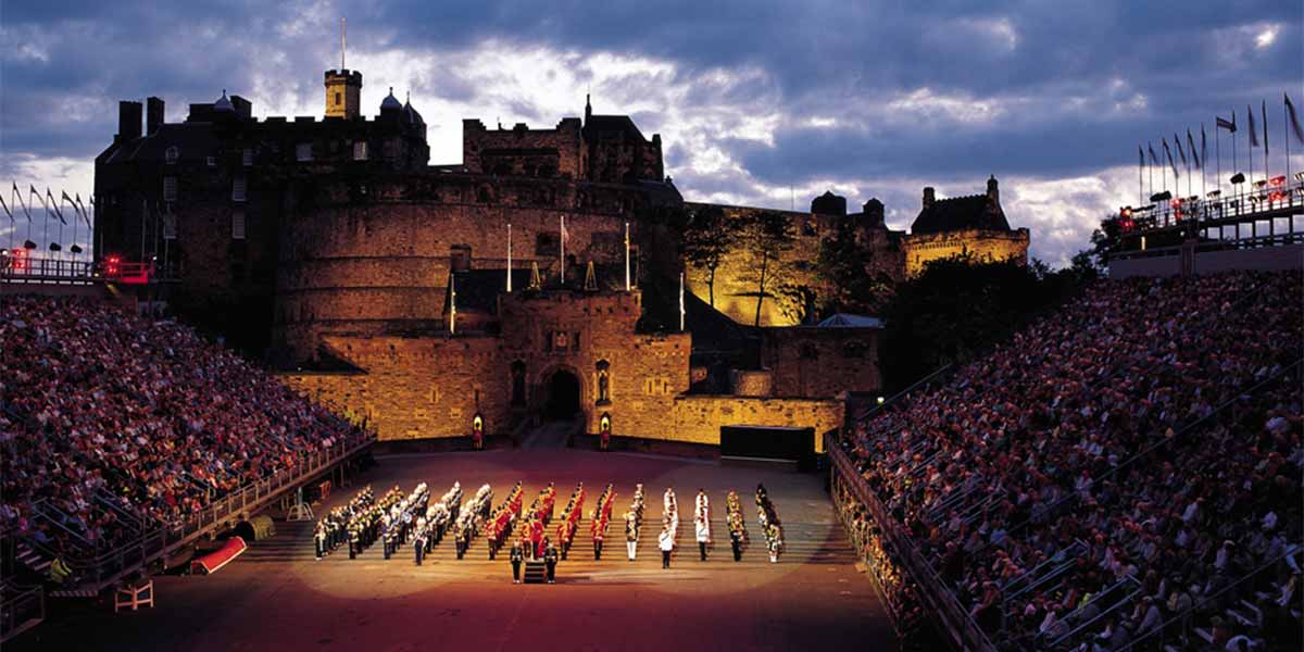 Edinburgh-castle-night