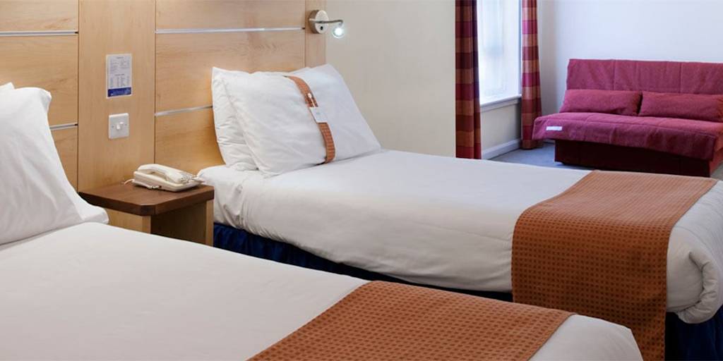 Comfortable hotel room Holiday-Inn-express-W-HERO