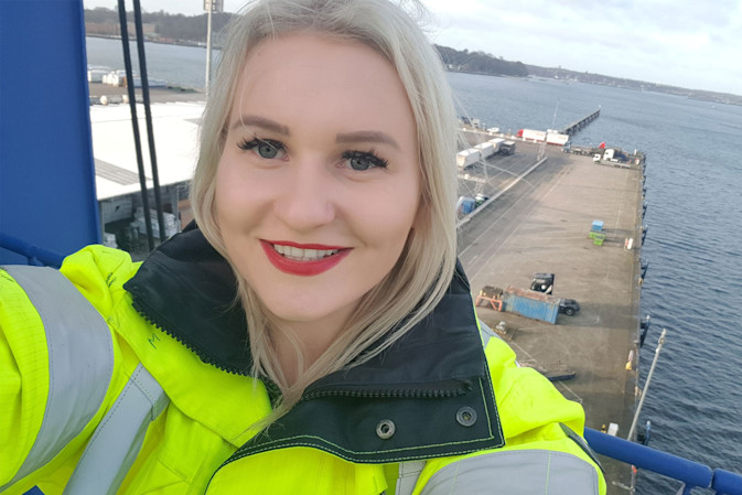 Female DFDS trainee in the port of Kiel