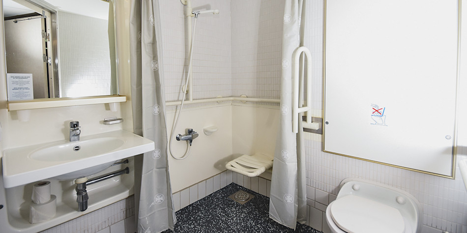 Bathroom facilities in our onboard accessible cabin 