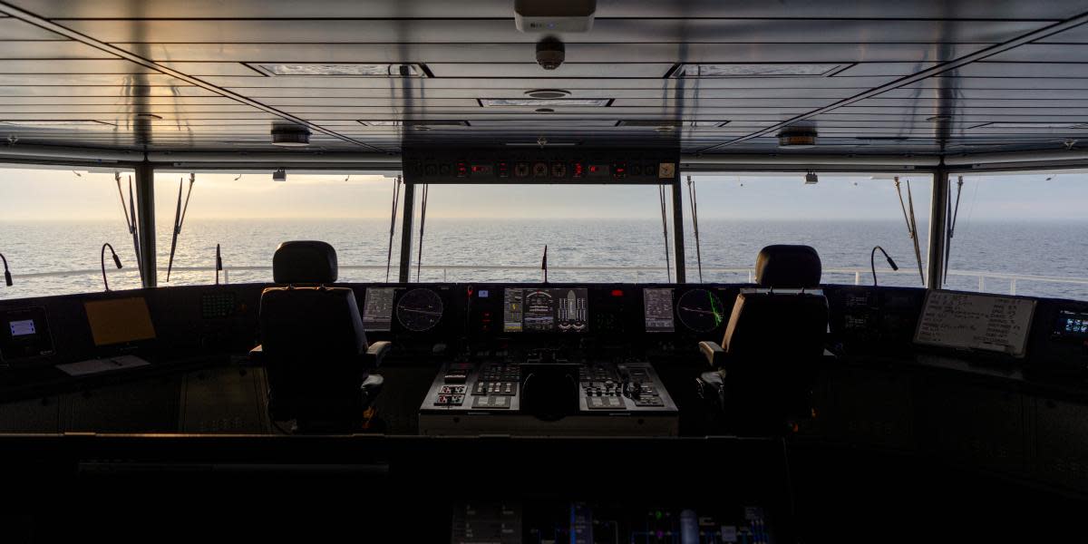 A panoramic view from the bridge of a vessel, sailing on the open sea 5C0A7087 - featured picture box, Management, About index page