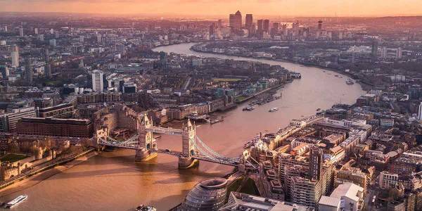 Vue aérienne de Londres au lever du soleil