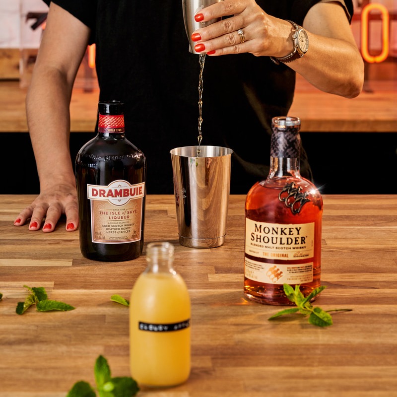 ウイスキーリンゴジュースカクテルレシピ | Monkey Shoulder