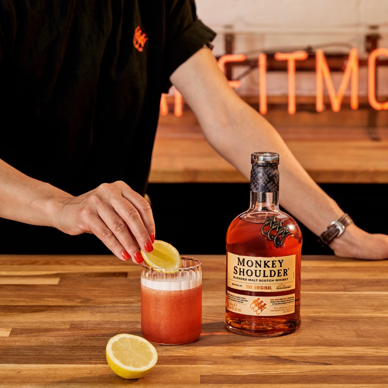 モンキージャムサワーストロベリーウイスキーカクテル | Monkey Shoulder