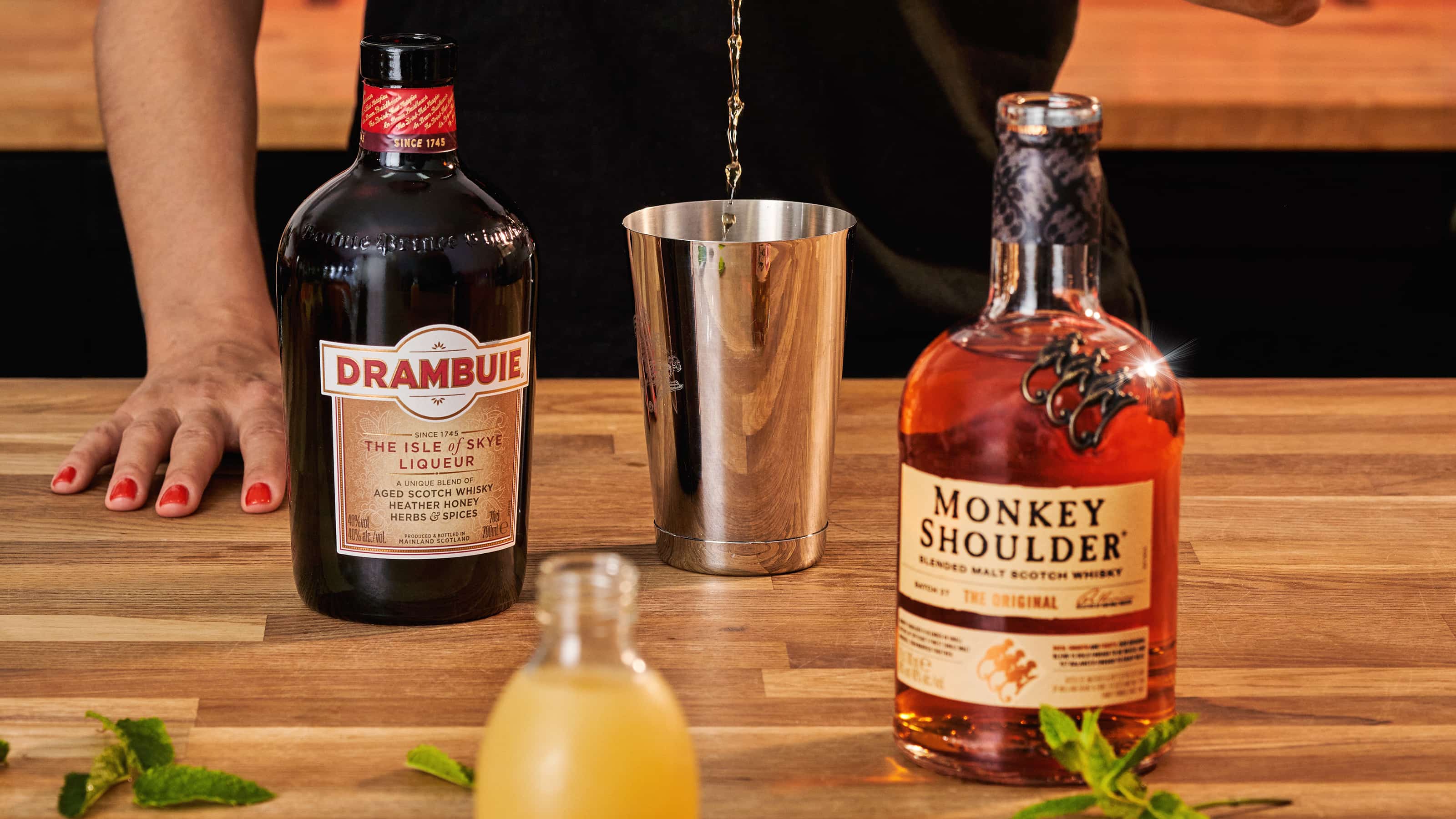 ウイスキーリンゴジュースカクテルレシピ | Monkey Shoulder