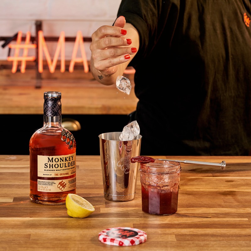 モンキージャムサワーストロベリーウイスキーカクテル | Monkey Shoulder