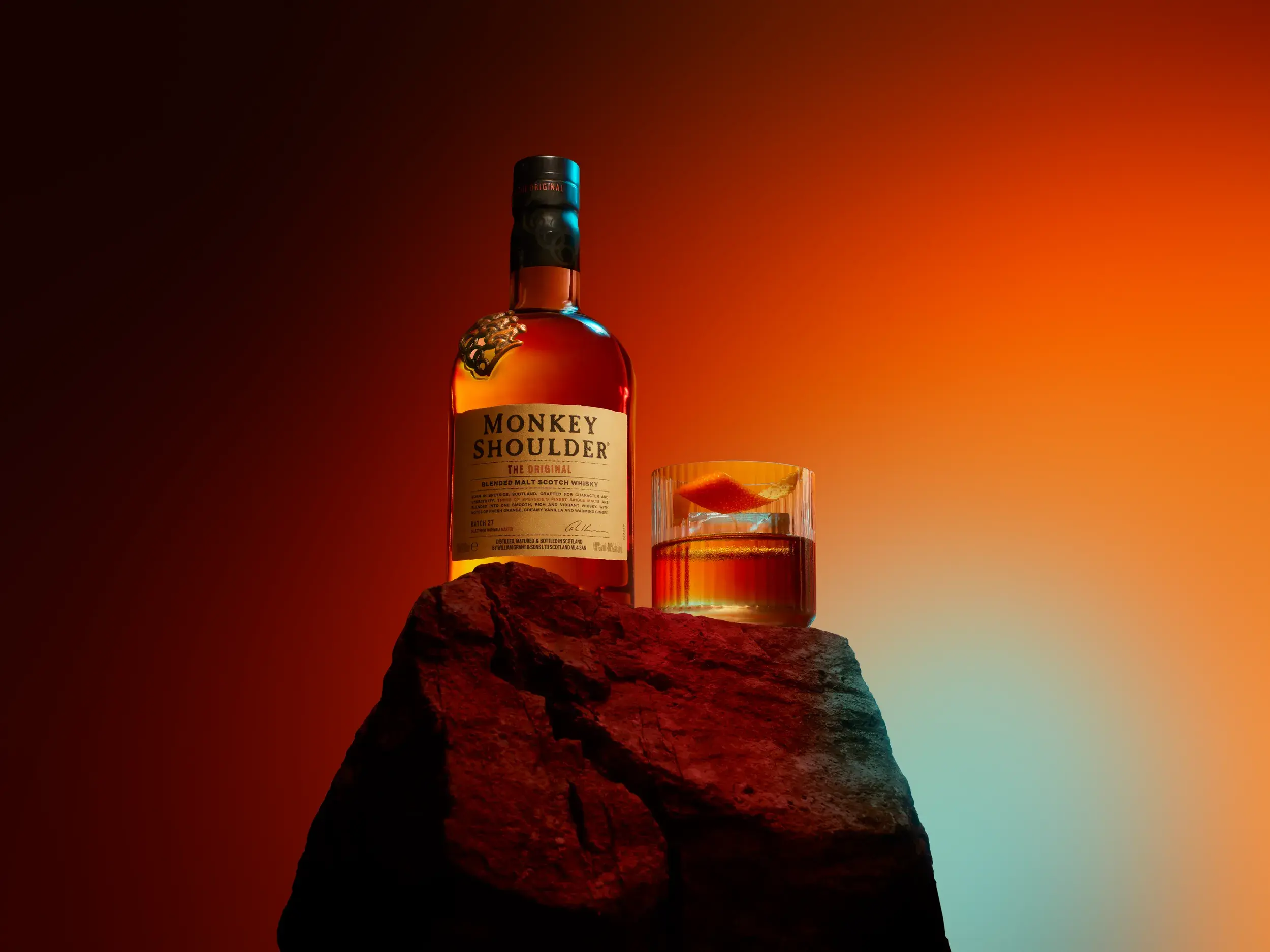 260121 MONKEY SHOULDER SH02 BOTTLE SERVE HERO f4