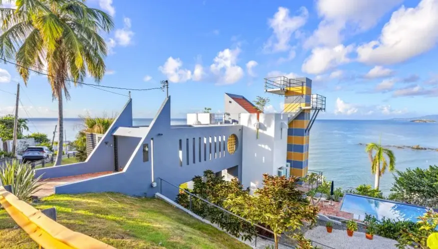 La casa con mirador al mar Caribe que está en venta en Naguabo, Puerto Rico