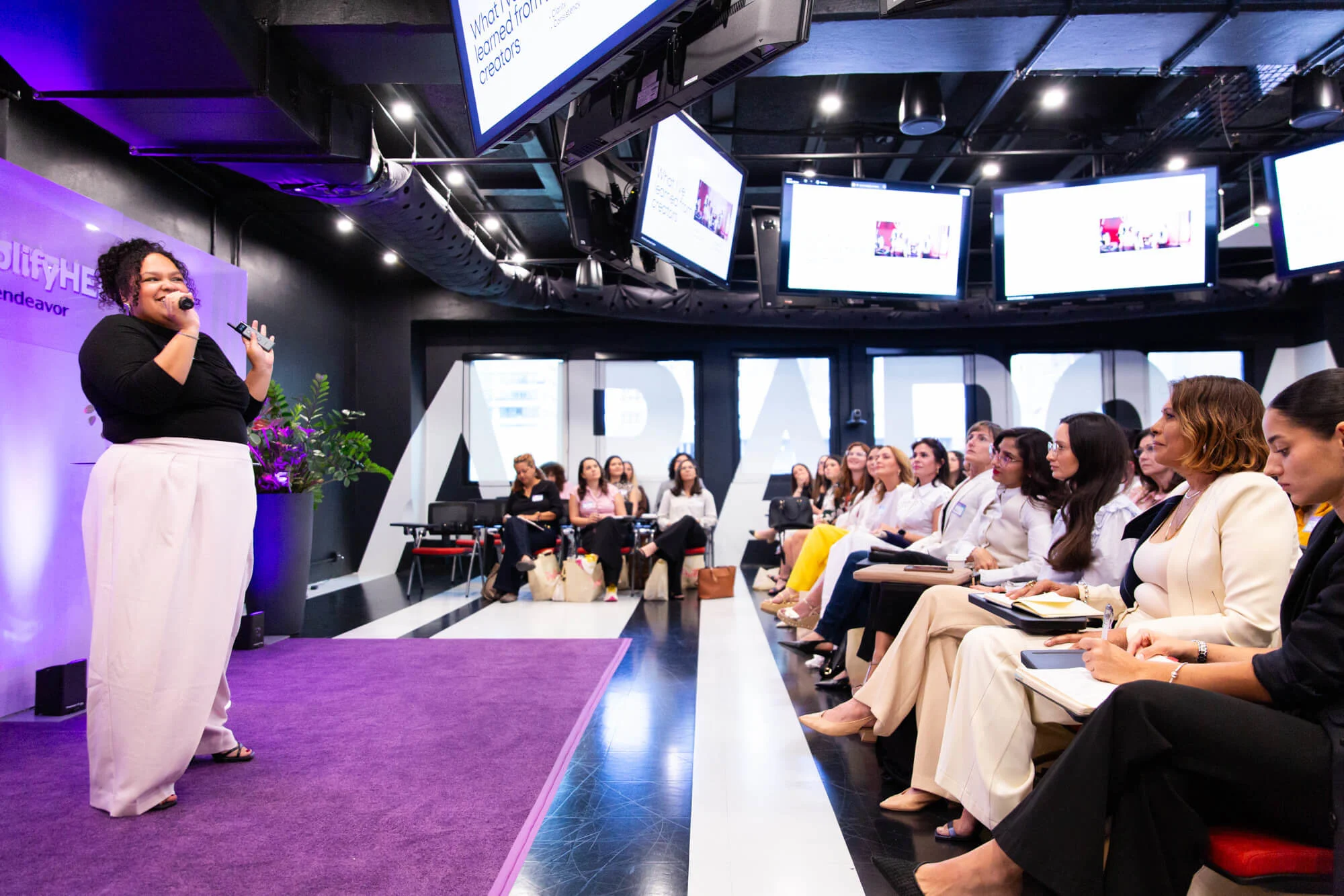 Frances Reyes, de EDGENCY, ofrece el Workshop: Building Your Professional Brand en el evento AmplifyHER, celebrado en marzo. (Fotos: Daniel Morris)