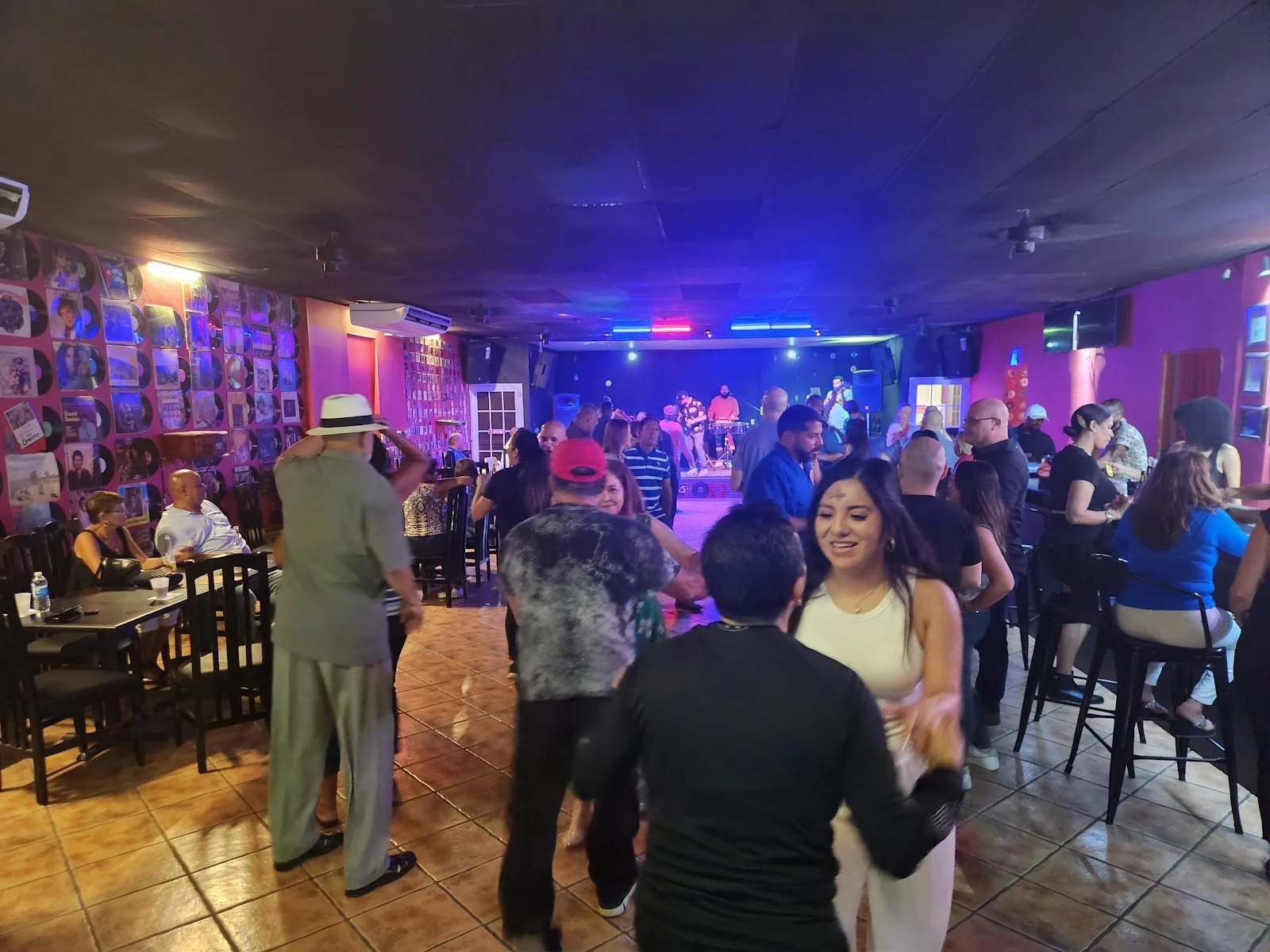 Imported from Google Places. Attribution: Música Bar & Lounge PR (https://maps.google.com/maps/contrib/103915911315236700989)