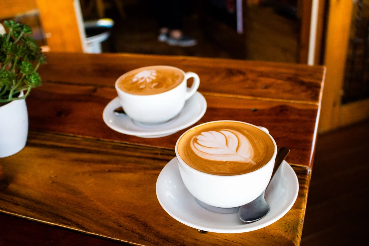 12 coffee shops esenciales para tu dosis diaria