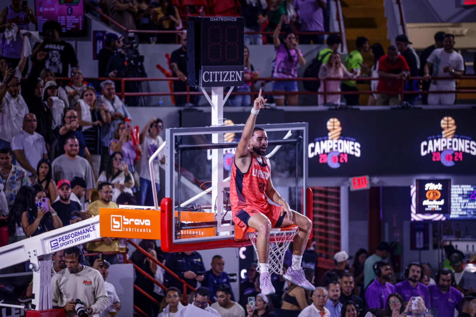 los-criollos-de-caguas-se-coronan-campeones-del-baloncesto-superior-nacional