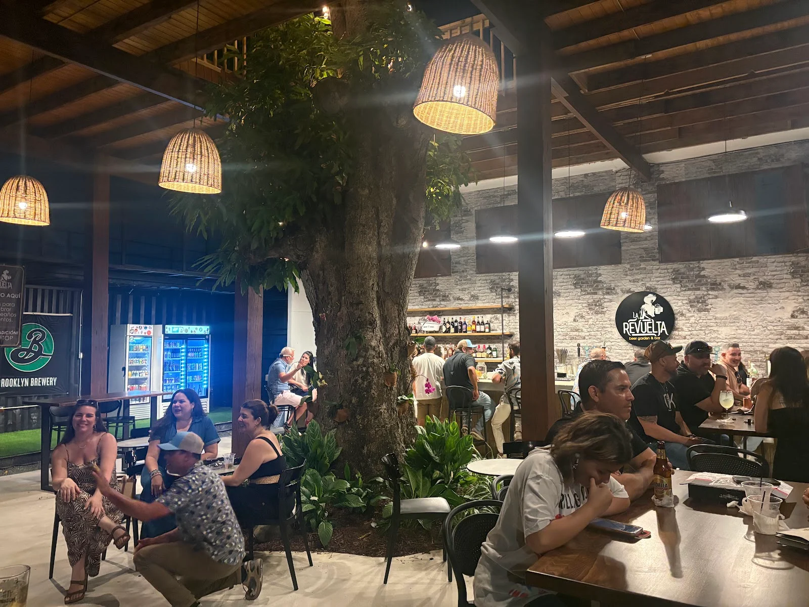 Google owner photo. Attribution: La Revuelta Beer Garden & Cocktail Bar, Guaynabo (https://maps.google.com/maps/contrib/103157008490799969121)