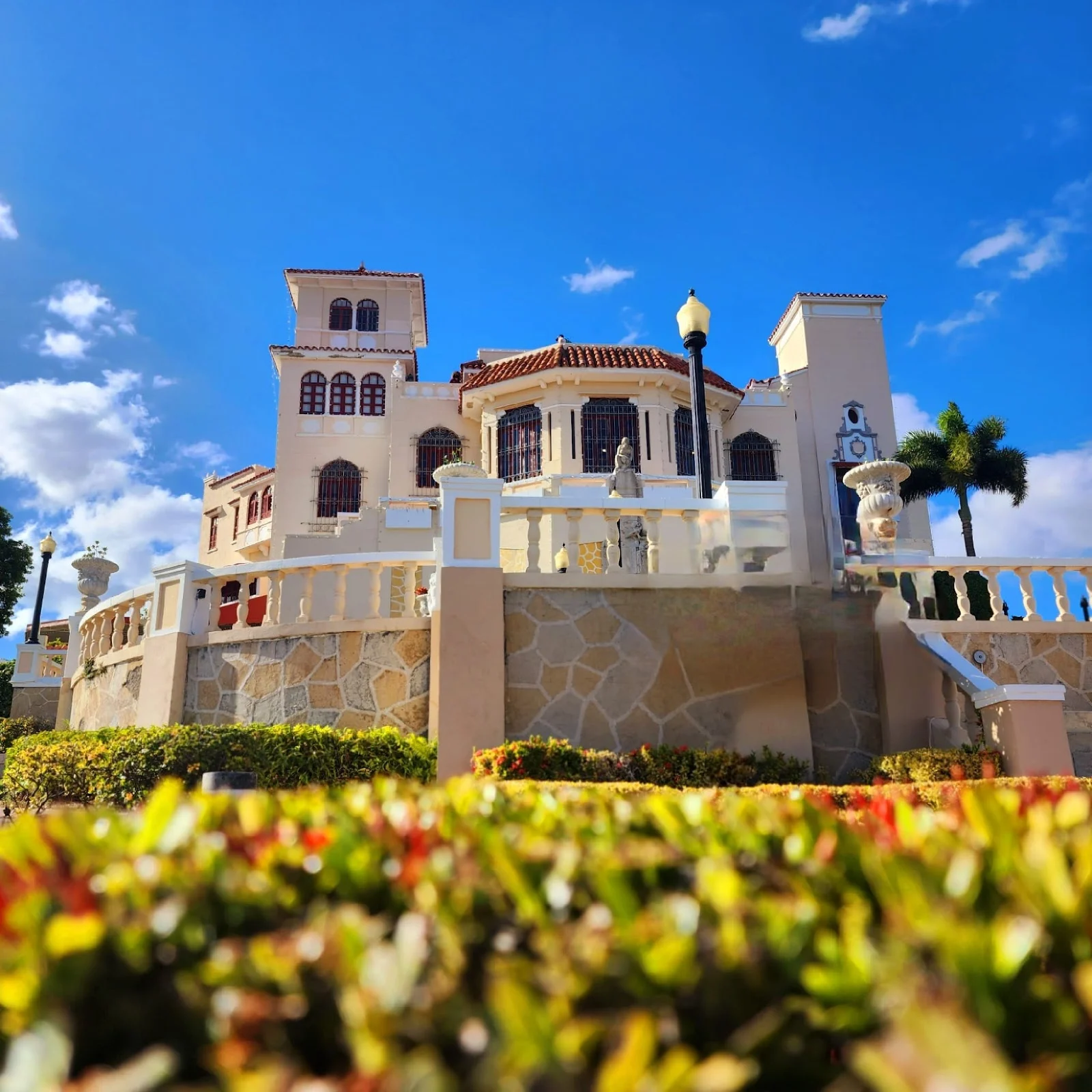 Google owner photo. Attribution: Museo Castillo Serrallés (https://maps.google.com/maps/contrib/113115828962046119009)