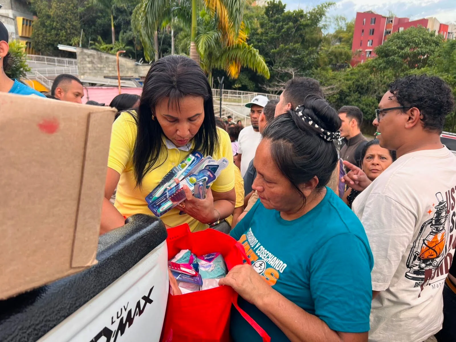 Entrega de suministros en Colombia por la Fundación Siembra Vida