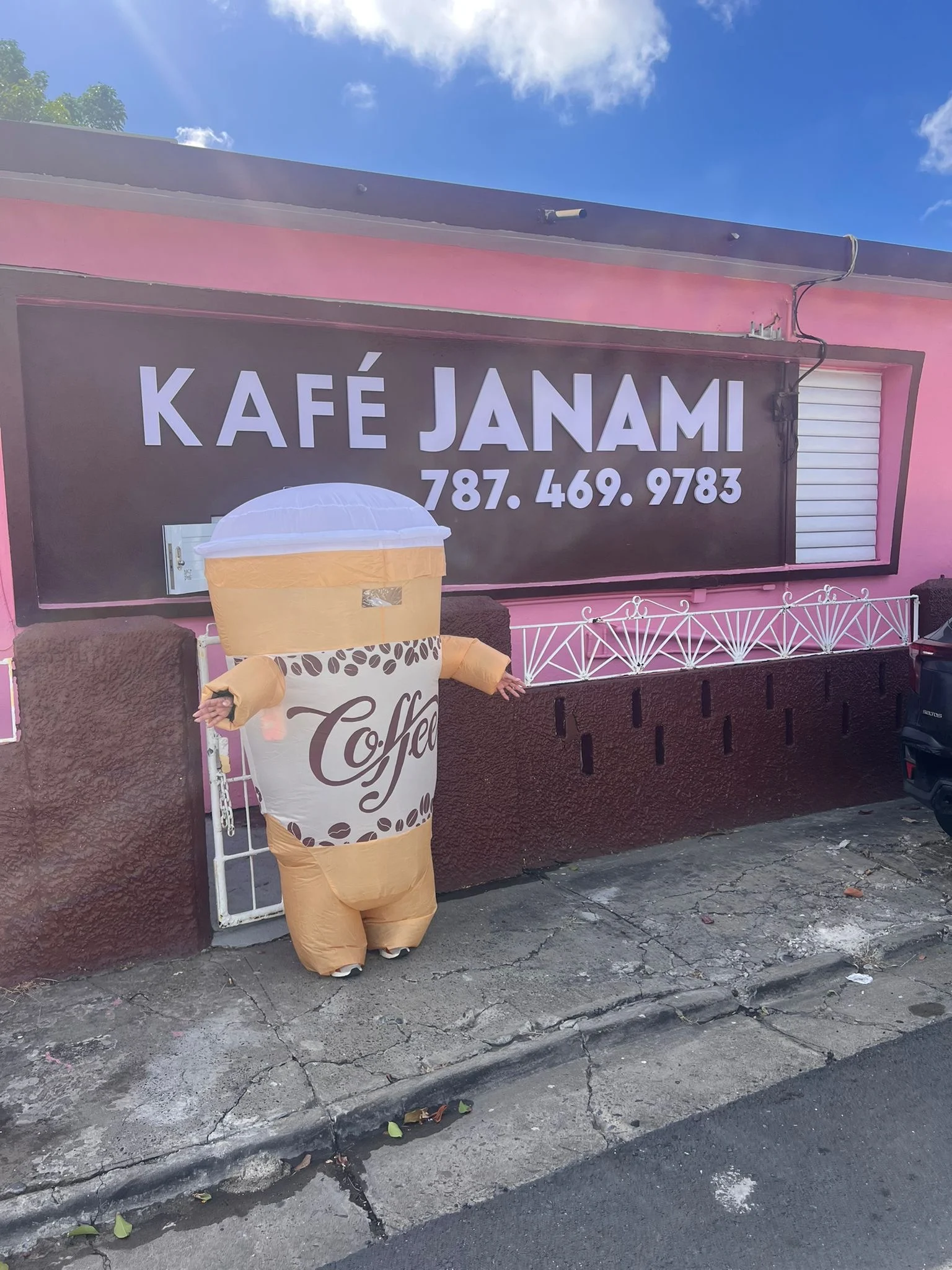 Google owner photo. Attribution: Kafé Janami (https://maps.google.com/maps/contrib/100913014700169340239)