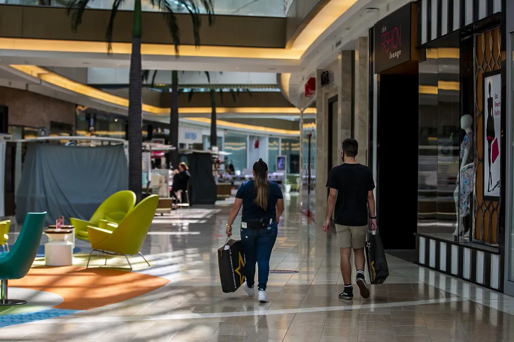 a-que-hora-abren-las-tiendas-este-black-friday