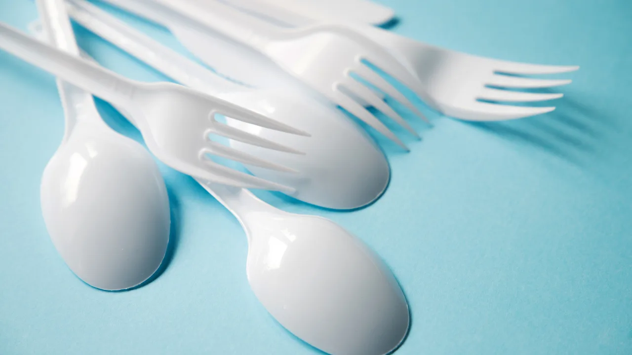 adios-al-plastico-de-un-solo-uso-como-la-prohibicion-impactaria-al-medioambiente-y-la-salud