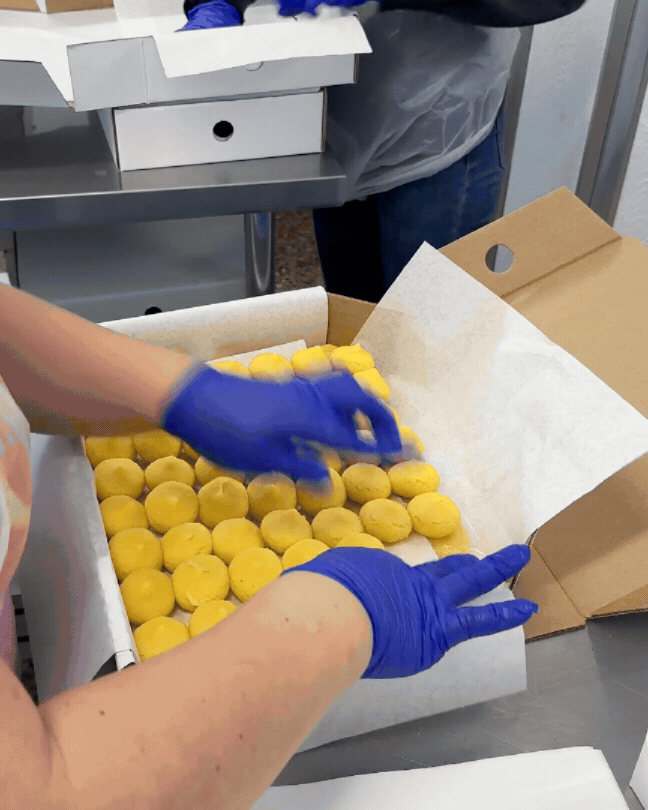 Así se preparan los famosos Sorullo Bites de Meson Sandwiches