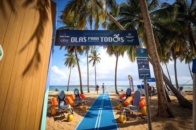 el-escambron-estrena-equipo-para-ser-una-playa-mas-accesible