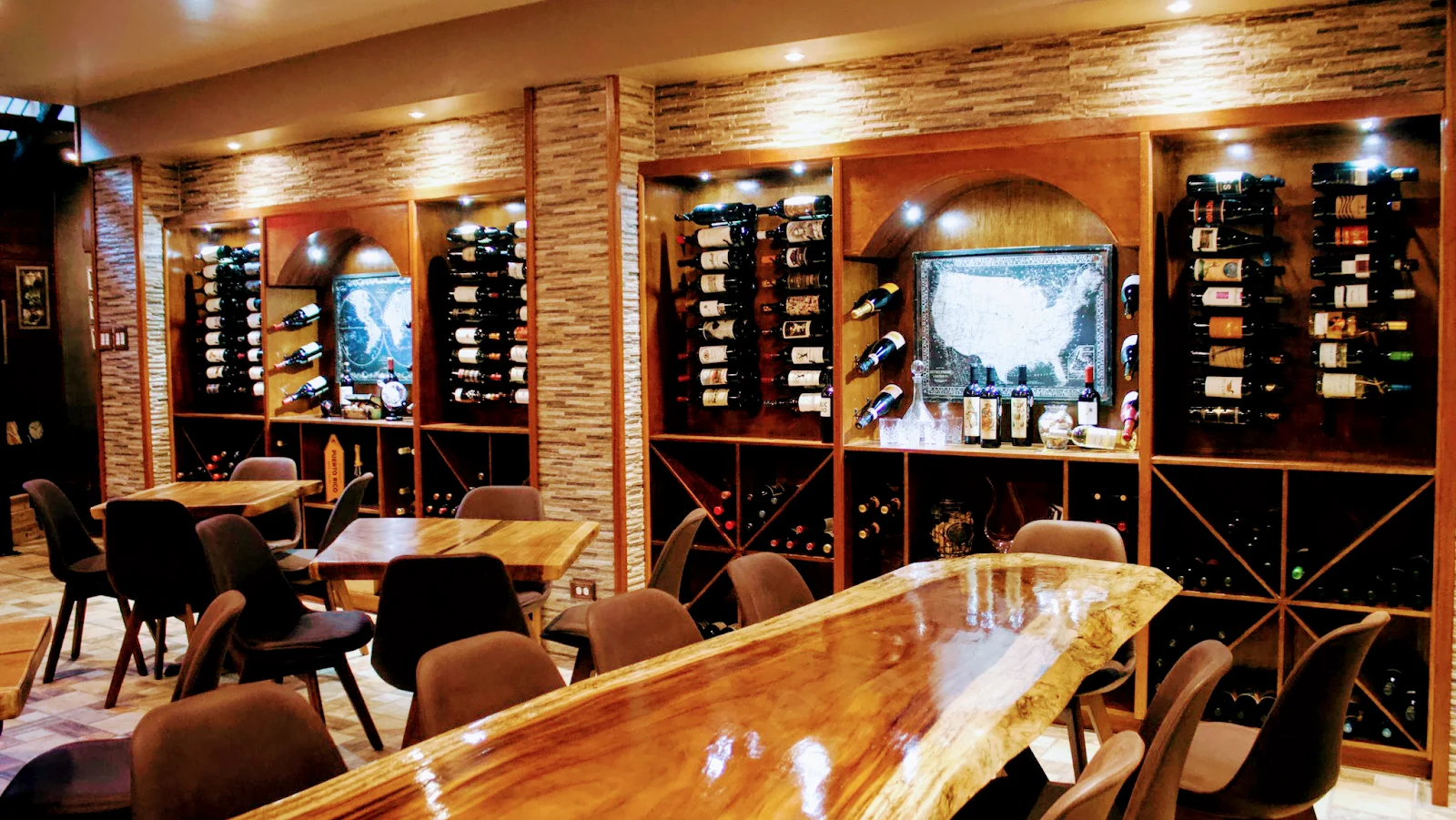 Vinum Bar & Restaurant