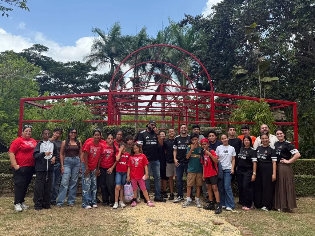 Un estudio sobre ruedas: así vivieron jóvenes de Caguas la Academia Móvil de Fundación Rimas y Spotify