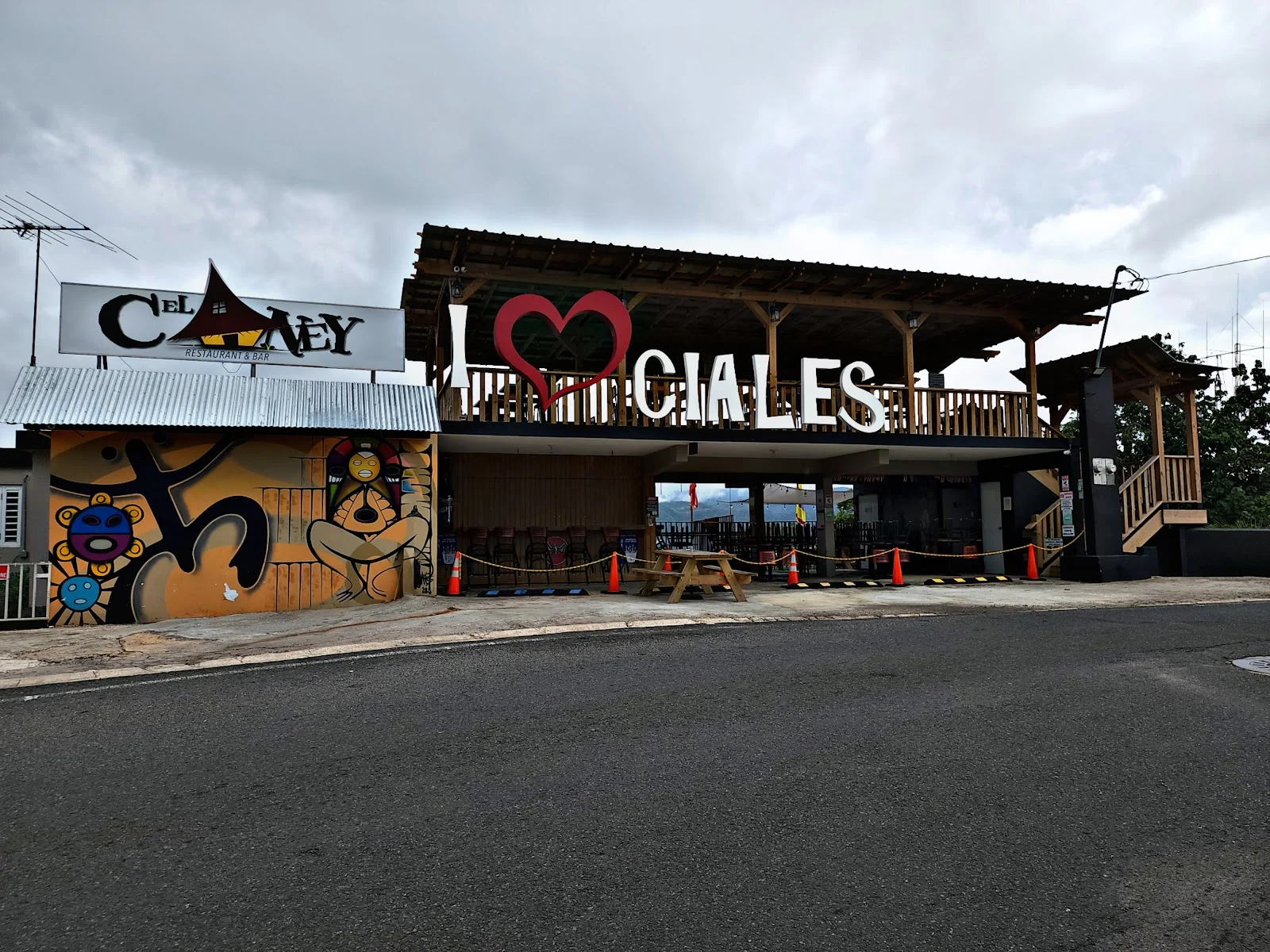 El Caney Restaurant & Bar