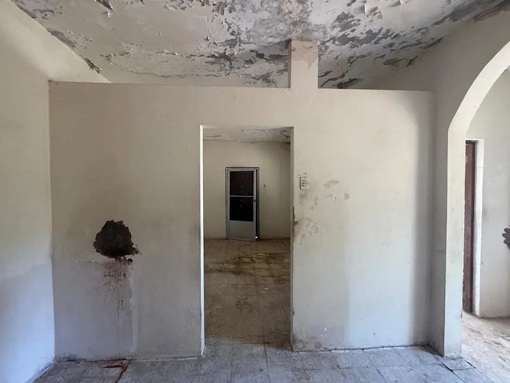 El interior de la propiedad antes de la renovación