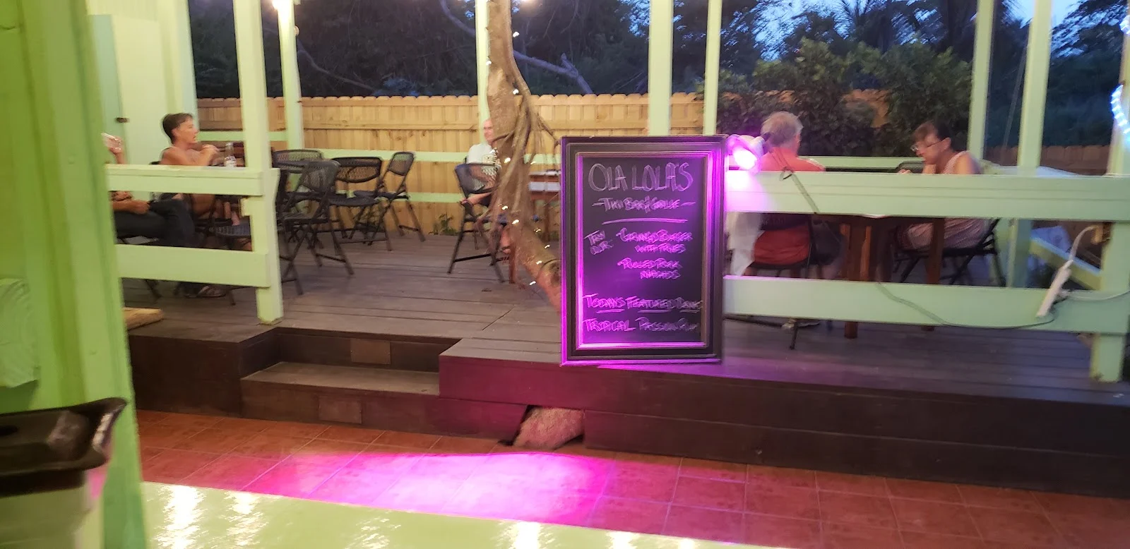 Ola Lola’s Tiki Bar