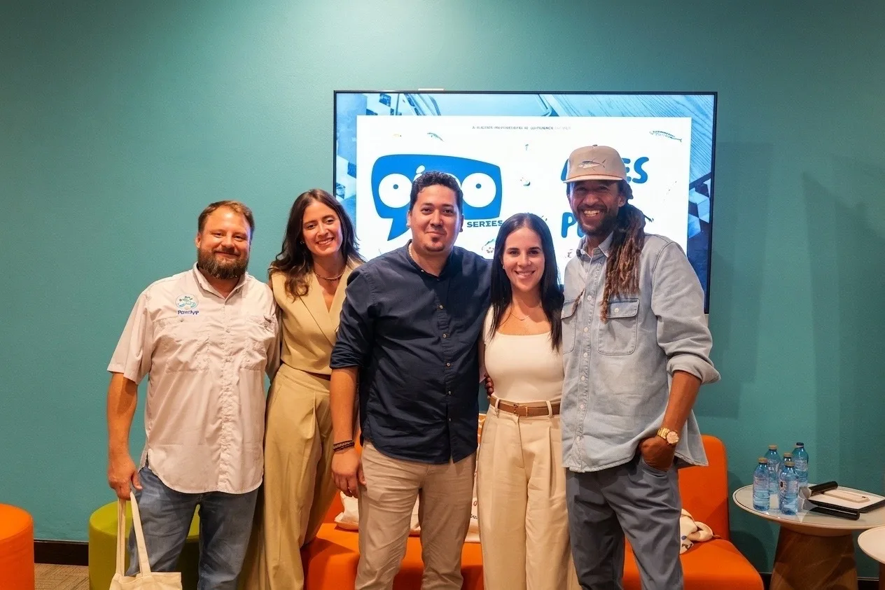 Desde la izq. Chef Cedric Taquin, Alexandra Soto, chef Joerick Rivera y pescador Anthony Elizo.