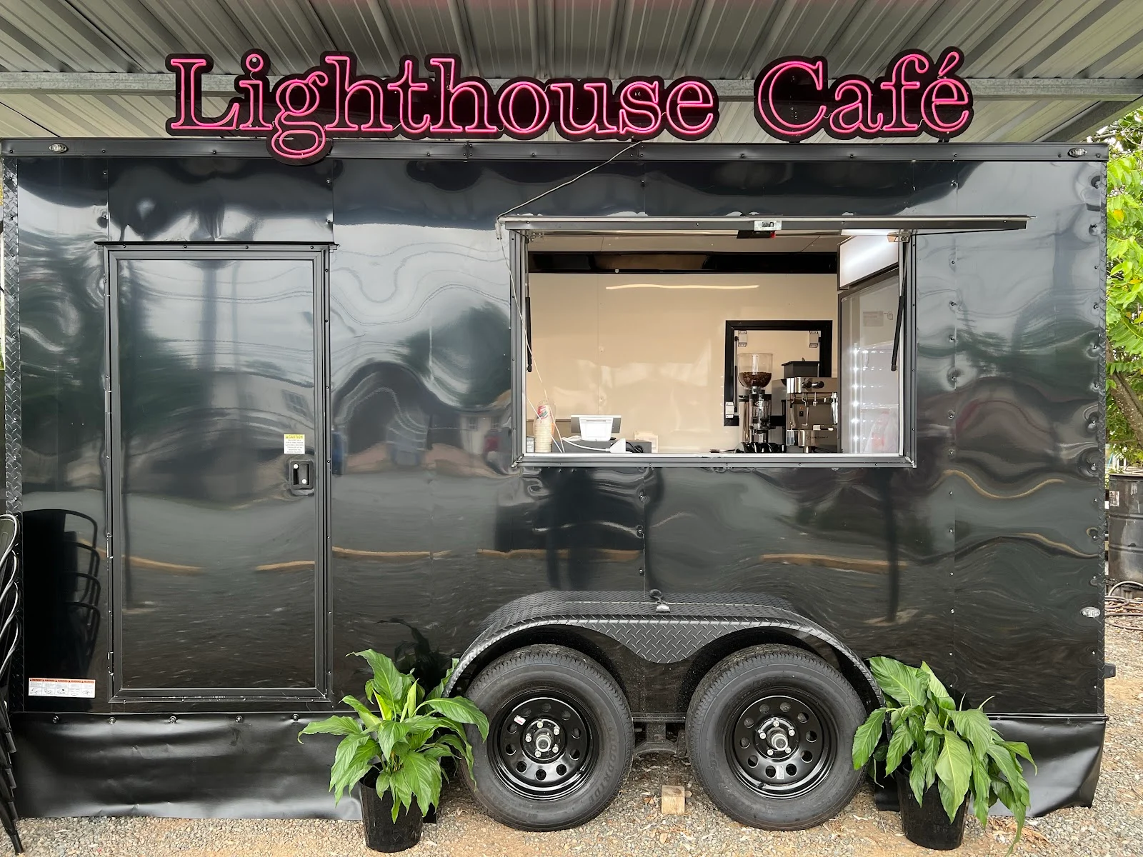 Google owner photo. Attribution: Lighthouse Café (https://maps.google.com/maps/contrib/100670883692976934586)