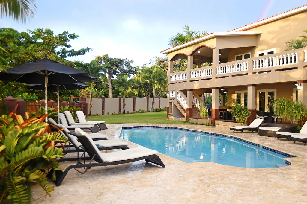 Google owner photo. Attribution: Maria's - Luxury Villa (https://maps.google.com/maps/contrib/106431002887184240932)