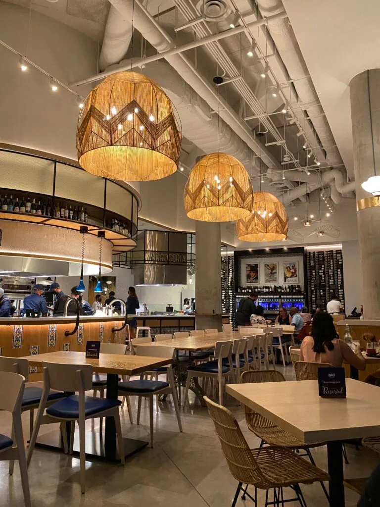Interior de Barullo Taberna Española