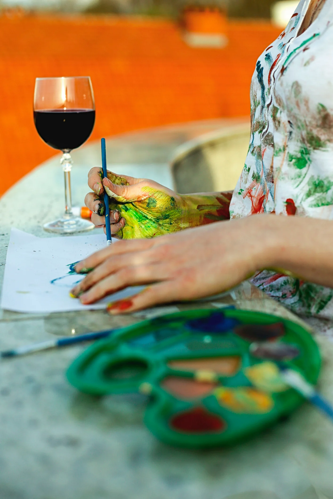 spots-para-paint-and-wine