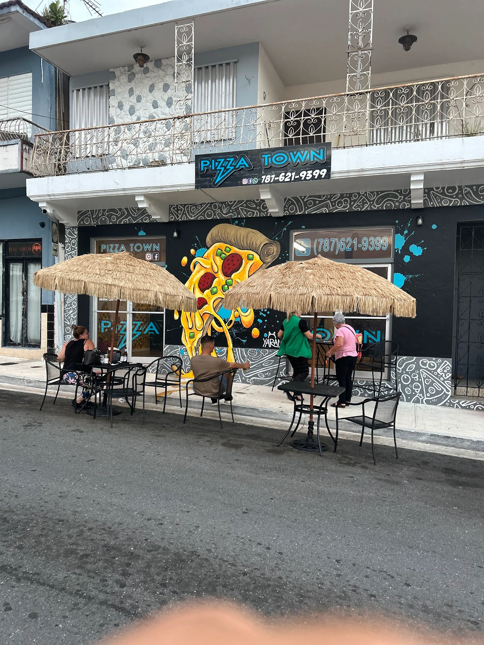 Google owner photo. Attribution: Pizza Town Ciales (https://maps.google.com/maps/contrib/115576849637800150339)