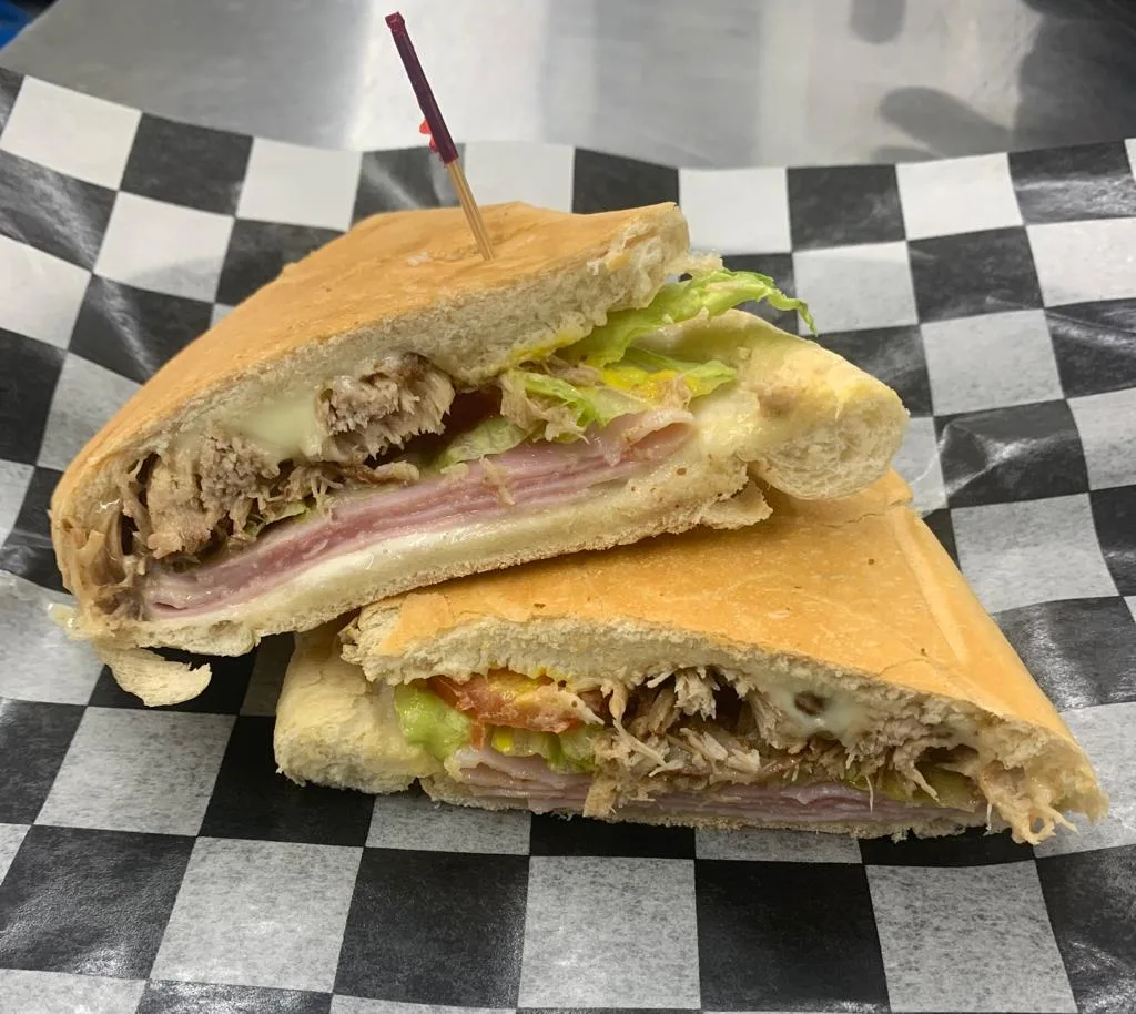 Anones Minimarket & El Market Café