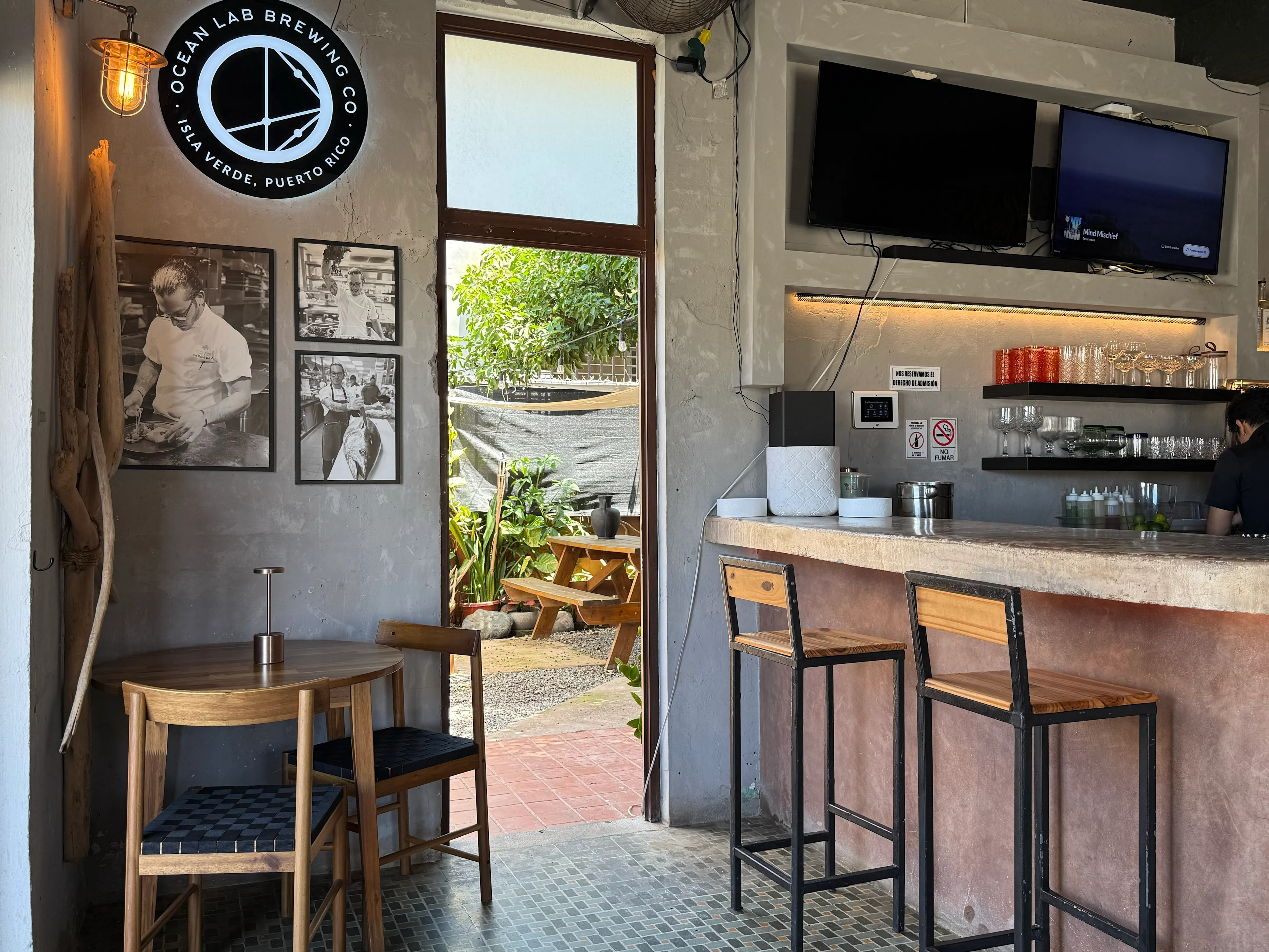 La  barra de LaJolla Cuisine en Arecibo.
