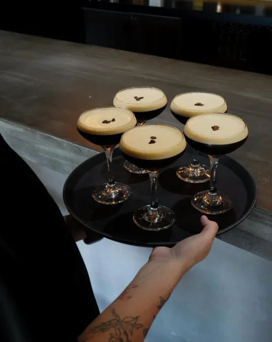 10 experiencias únicas para probar un espresso martini en Puerto Rico
