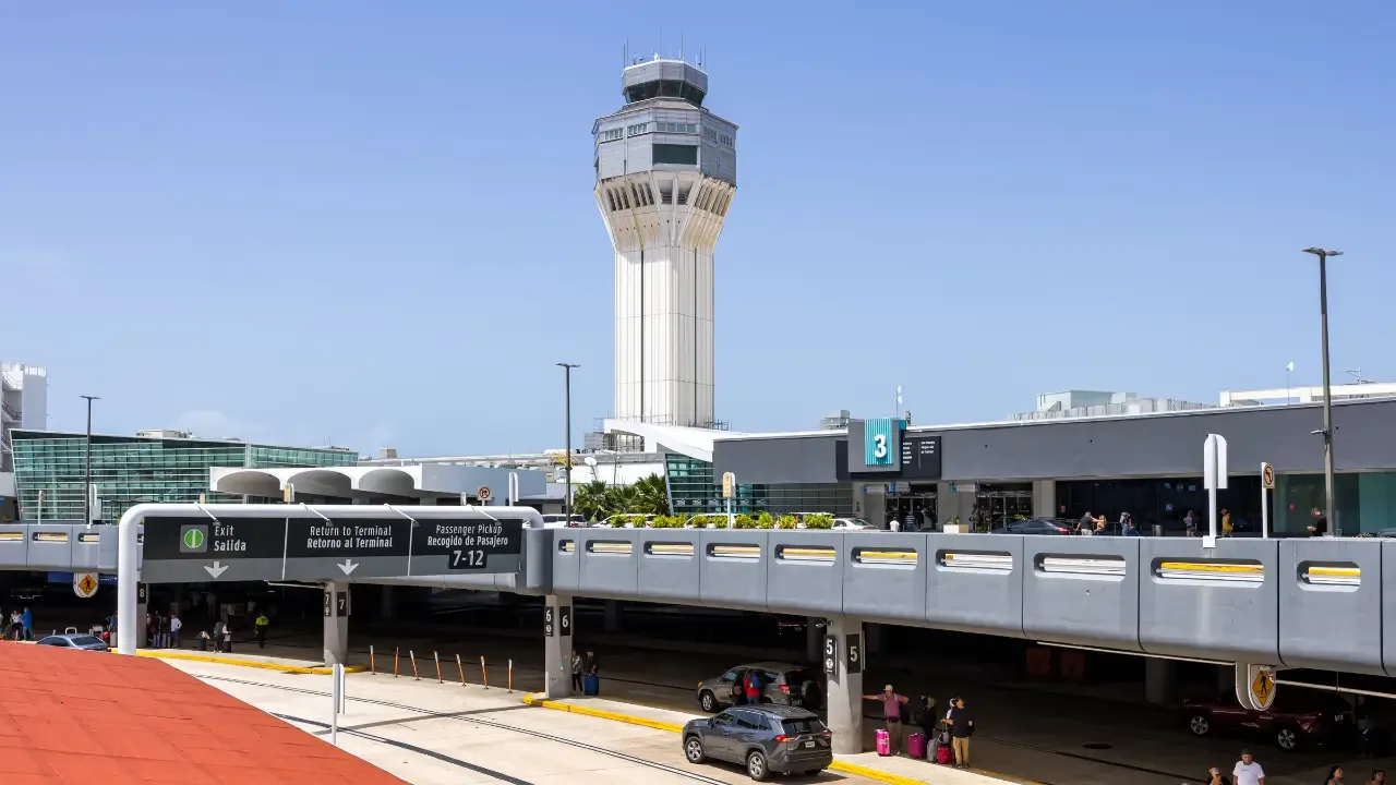 activan-plan-para-visitantes-tras-cancelaciones-de-vuelos-ante-situacion-en-venezuela