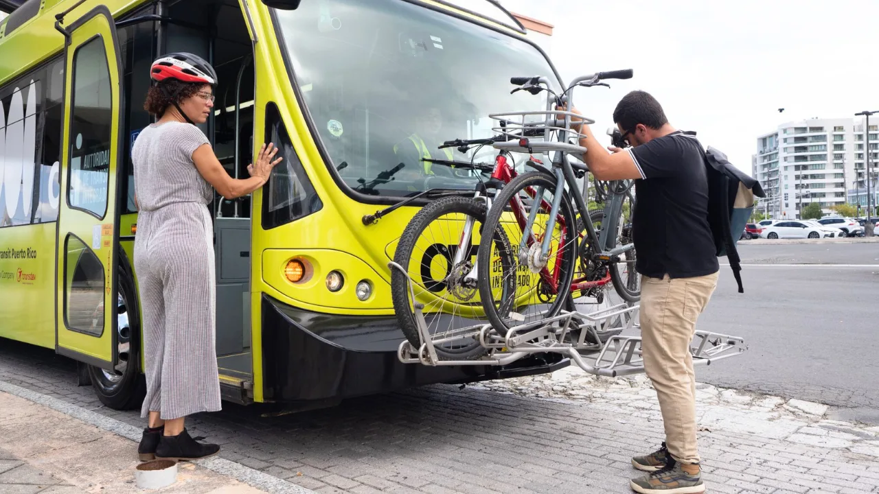 ati-ahora-permite-acceso-de-bicicletas-al-tren-urbano-y-guaguas-de-transporte-publico