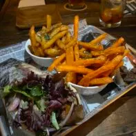 Papitas y batata frita