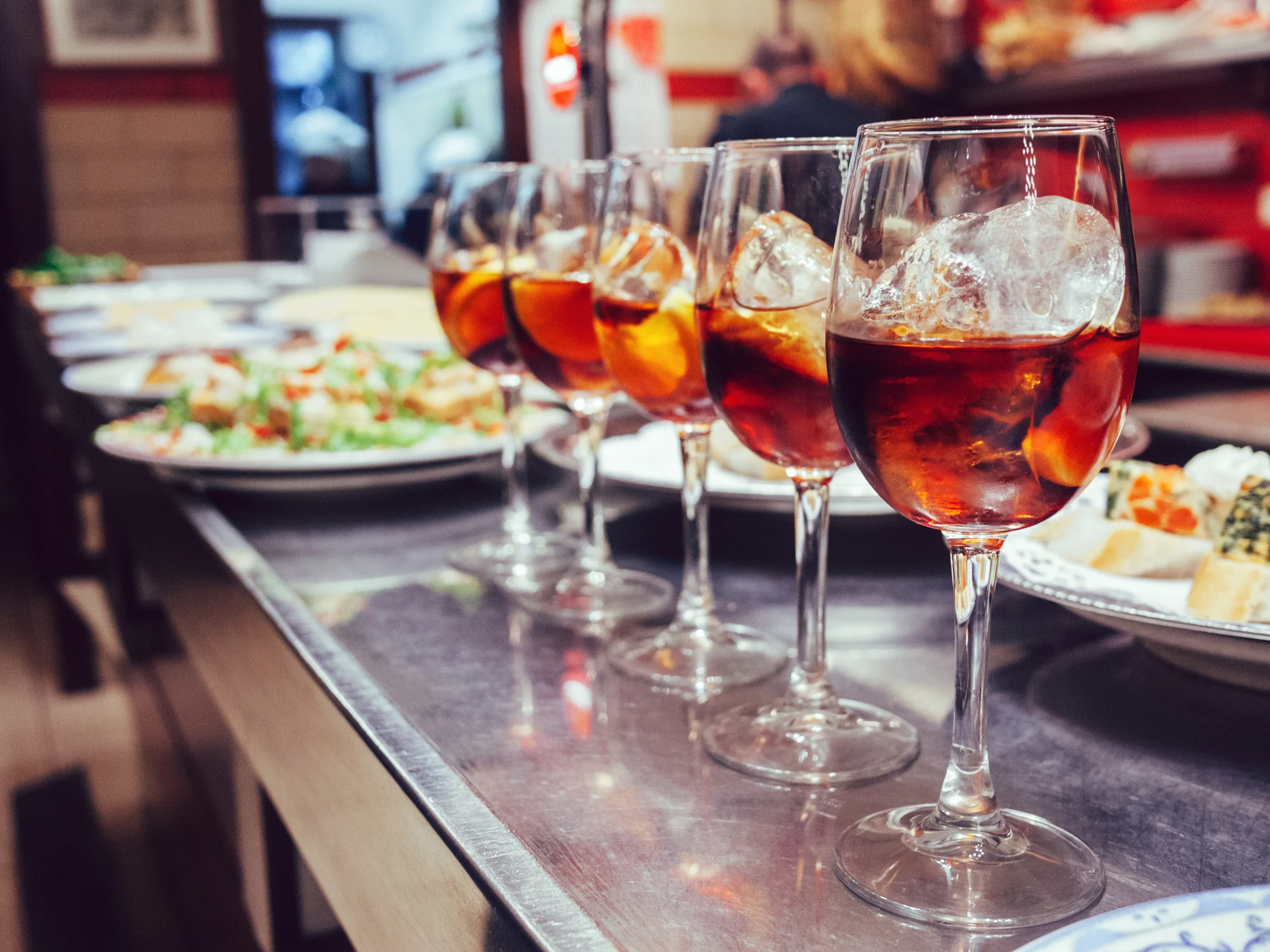 cocteles-con-ron-que-debes-probar-y-los-platos-para-acompanarlos