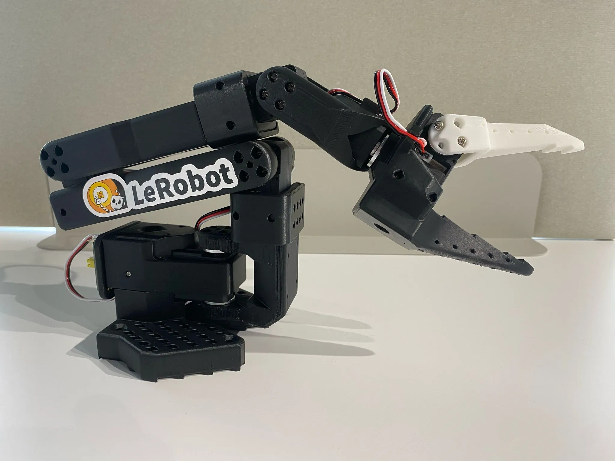 Cover Image for 6DOF Роботыг Digital Twin болгон Уялдуулах нь