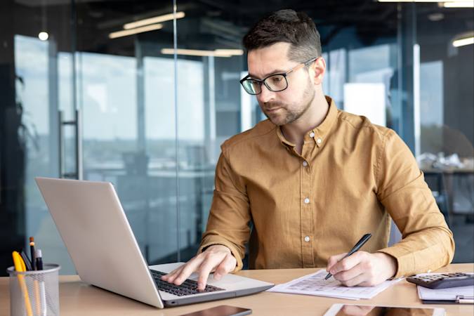 Få hjælp til moms, skat, bogføring og revision med et medlemskab i Krifa Selvstændige