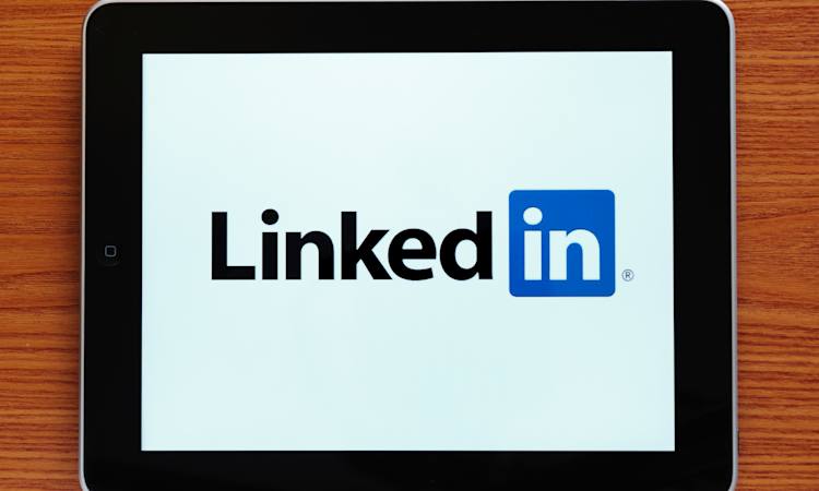 Tablet med LinkedIn-logo