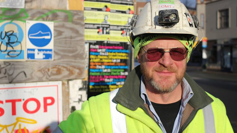John Lynch, arbejdsmand på arbejde på byggepladsen