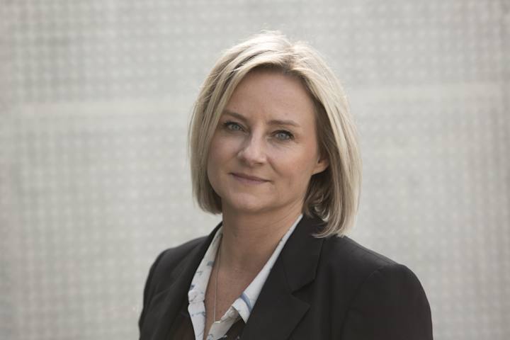 Portræt af Tina Thomsen, HR direktør hos optikerkæden Synoptik