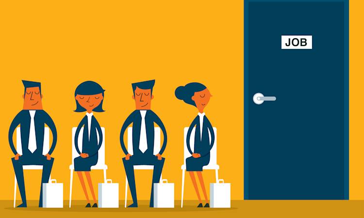 Fire personer sidder klar til jobsamtale
