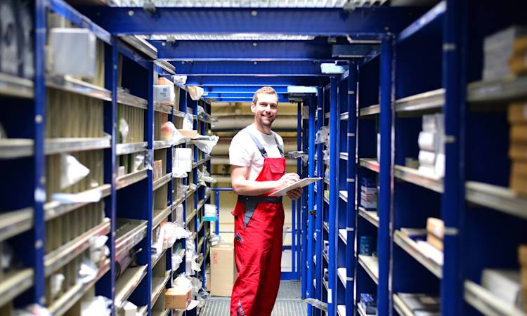 En person på arbejde som vikar